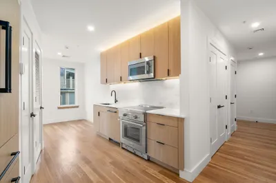 58 Kent St #304 1