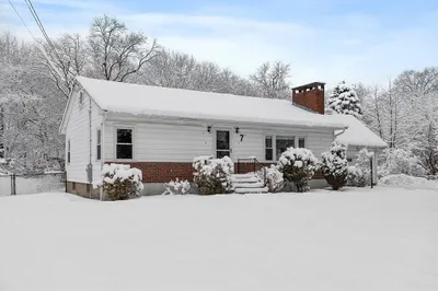 7 Lindsay Rd 1