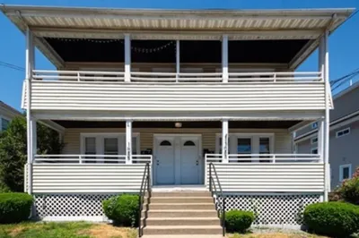 1085 Main St #1 1