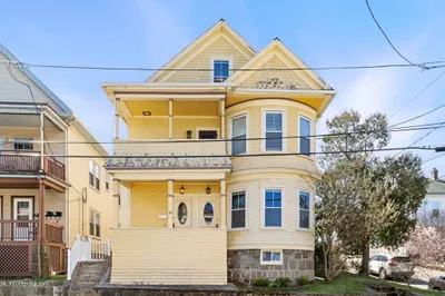 33 Roslyn Street #1