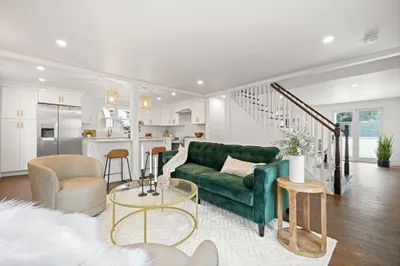 11 Valley Park St