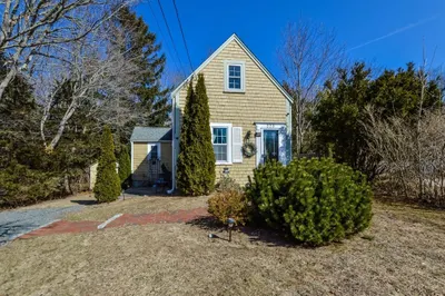 223 Main St