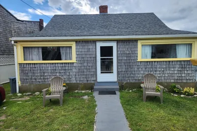 103 Foster Ave