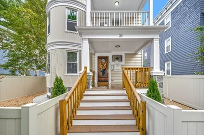 24 Hinckley St #1