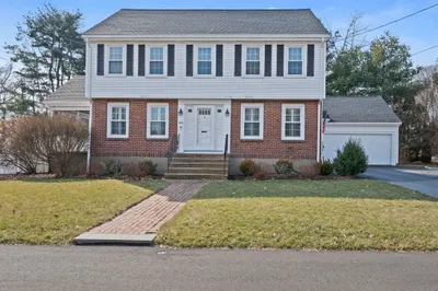142 Hawthorn Rd 1
