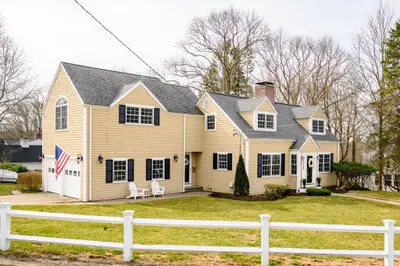 4 Bayberry Ln