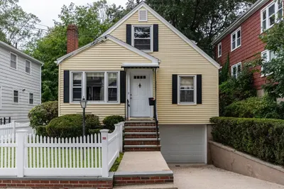 2505 Centre St