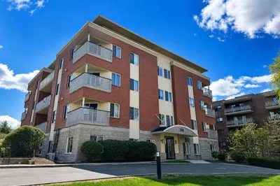 310 Hammond Pond Pkwy #401 1