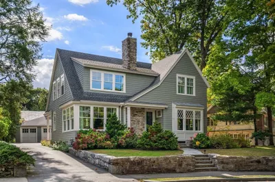 215 Lake Ave 1