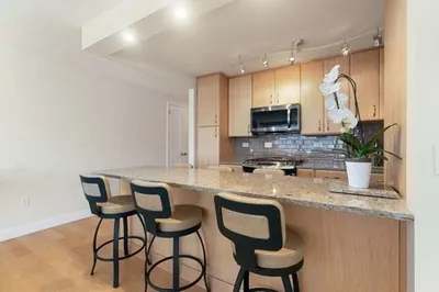 2 Hawthorne Pl #5G
