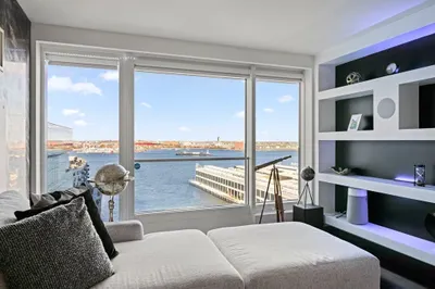 150 Seaport Blvd #17C