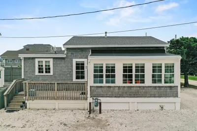 26 Newport Ave