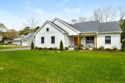 19 Coombs Ln 1