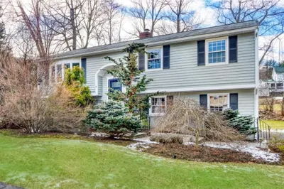 4 Heritage Dr