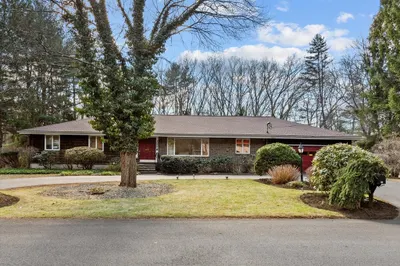 35 Lucas Dr 1