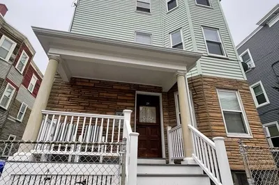 24 Raven St #3