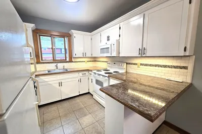 132 Turnpike St #3 1