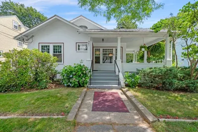 241 E. Lothrop St 1