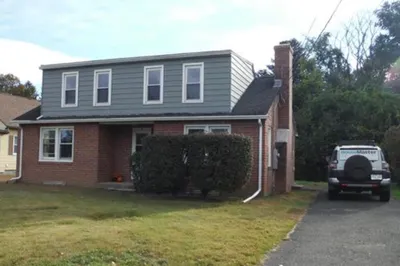 8 Greylock St 1