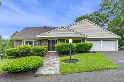 35 Parsons Dr 1