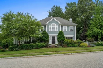 140 Colonial Ave 1