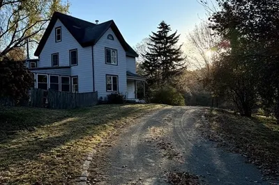 251 Edgehill Rd 1