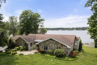 41 Plymouth Blvd 1