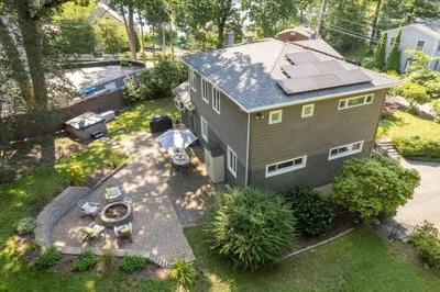 39 Lake Shore Dr 1