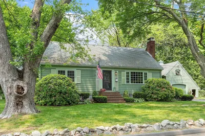 8 Mitchell Ln