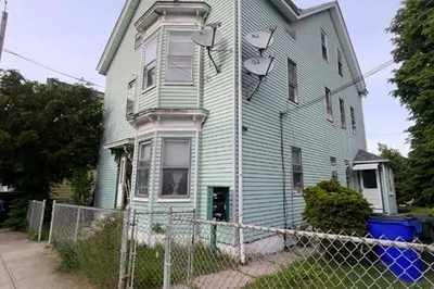 568 4th St 1