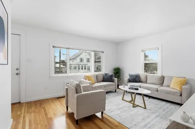 39 Phoebe Ave