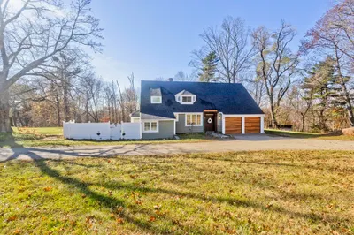 55 Fiske Hill Rd 1