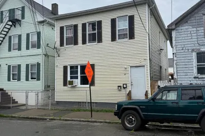 69 Delano St 1
