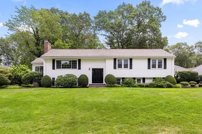 9 Pilgrim Dr