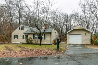 195 Riverton Rd 1