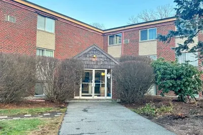 17 Weld St #37 1