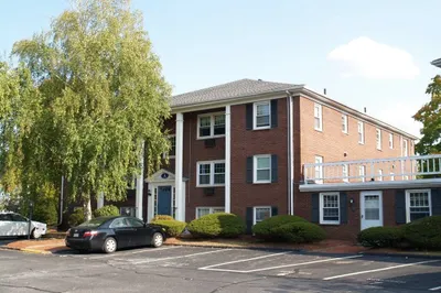 10 Sinai Cir #D