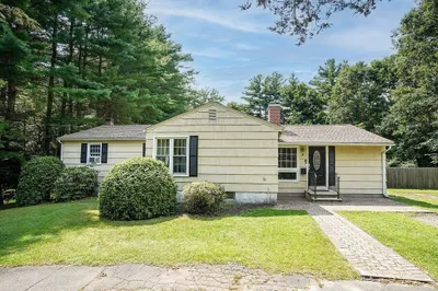 11 Pinebrook Cir