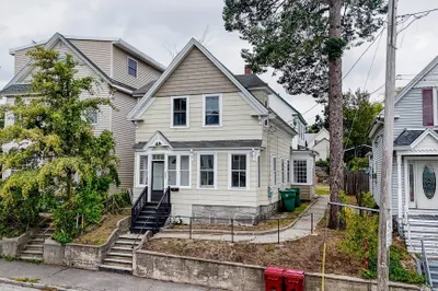 557 Chelmsford Street