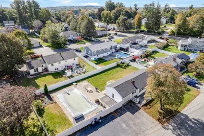 18 Gaywood Cir