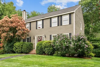24 Wentworth Dr 1