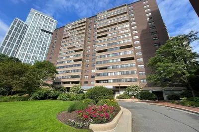 9 Hawthorne Place #12F 1