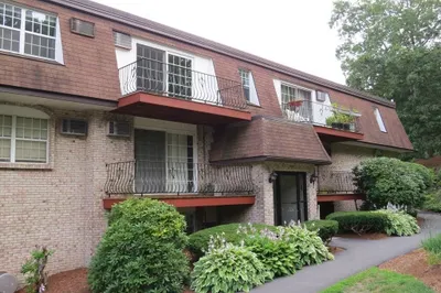 4 Williamsburg Court #24 1