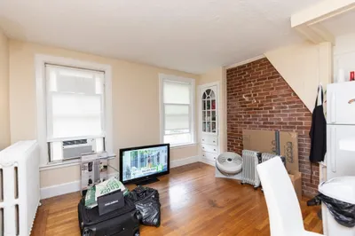 10 Clinton St #4