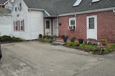 189 Pleasant St 1