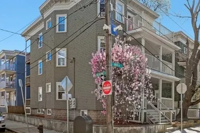 101 Brent St #1 1