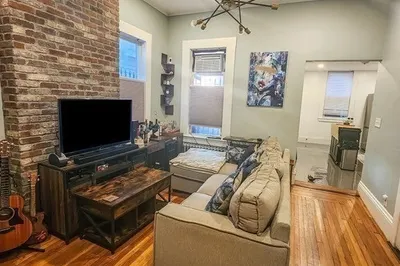26 Tudor St #1