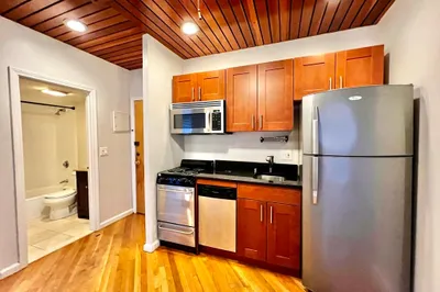 390 Riverway #18