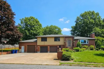 130 Saint Claire St 1