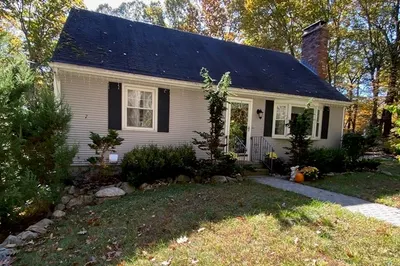 7 Laurelwood Dr 1